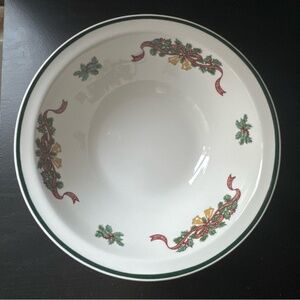 JOHNSON BROTHERS Victorian Christmas (Made in England) 8" Round Vegetable Bowl